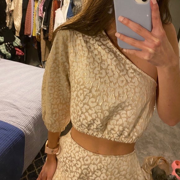 ❌SOLD ON MY CURTSY ❌ PLT Gold Cheetah Two Piece - Picture 5 of 11